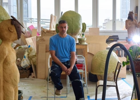 L'artiste franco-libanais Ali Cherri dépose une plainte contre Israël pour « crime de guerre » au Liban