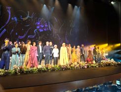 Sous les applaudissements nourris, le salut final des comédiens, danseurs et musiciens. Photo Ghada Maamari.