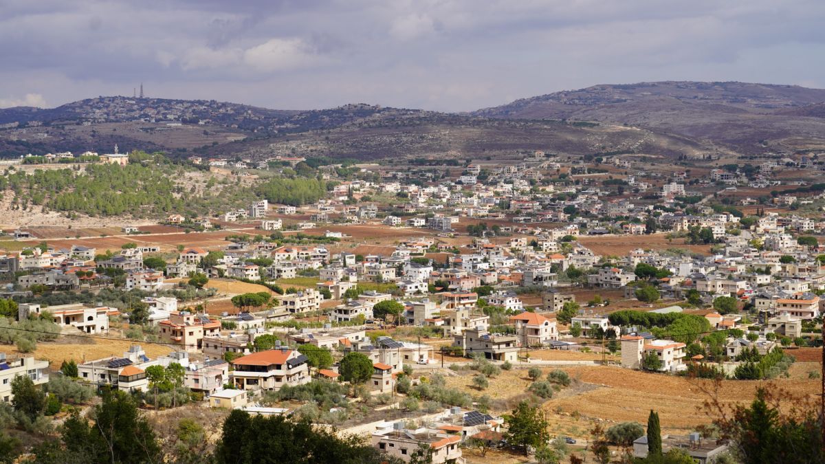Lebanese Army says it is keeping soldiers in south Lebanon villages from which it withdrew Tuesday