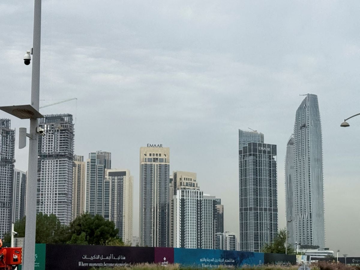 La compagnie aérienne Emirates indique que les ressortissants iraniens sont interdits d’entrée et de transit aux Émirats arabes unis