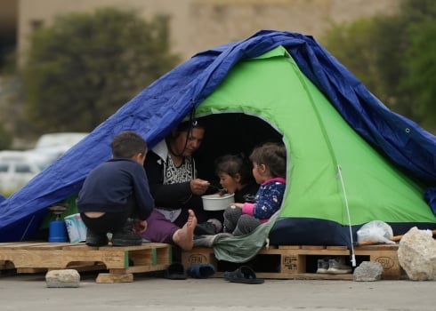 Surpopulation, manque d’hygiène et risques sanitaires : des initiatives pour préserver la dignité des déplacés au Liban