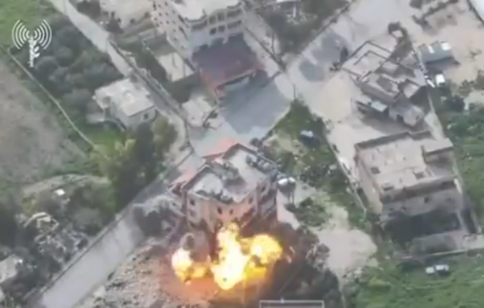 Israël détruit un immeuble résidentiel au Liban-Sud en prétendant avoir ciblé des « terroristes » dans une « mosquée »