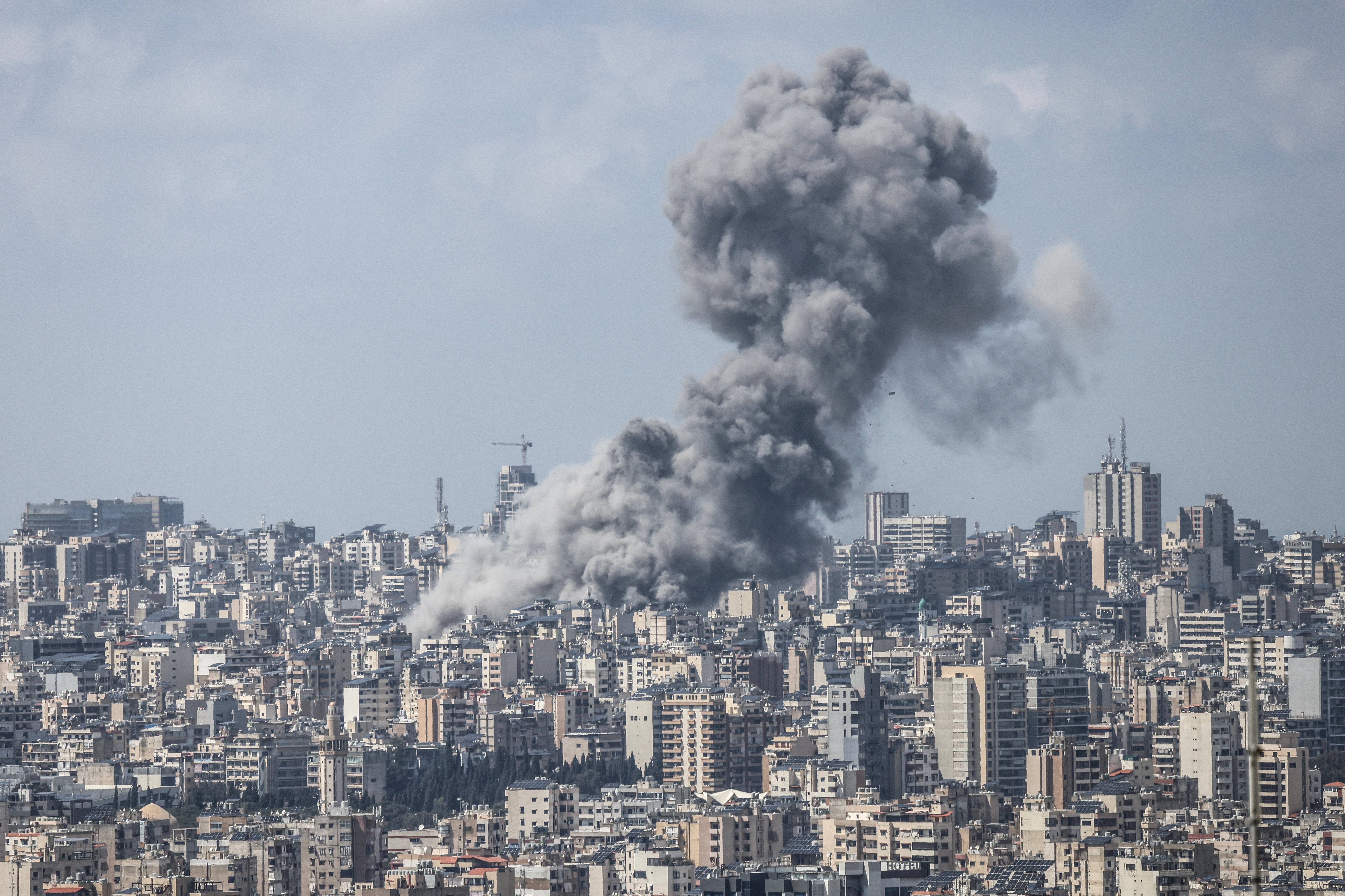 Dans un déchaînement de violence, l'armée israélienne a frappé « plus de 100 cibles en 10 minutes », ce mercredi 8 avril 2026. Anwar Amro/AFP