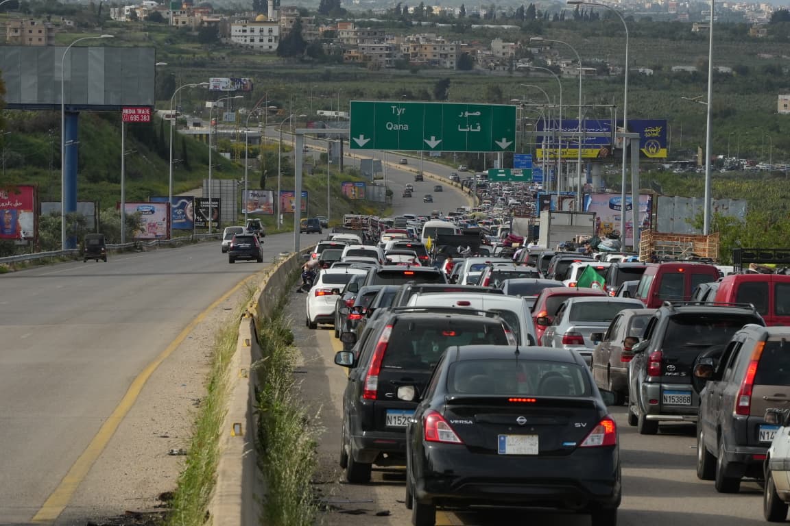 At dawn, thousands of displaced residents from southern Lebanon returned to their villages. Our journalists accompanied them. (Credit: Mohammad Yassine/L'Orient Today)