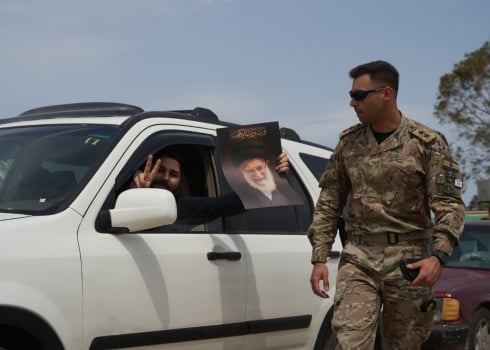 Deuil, fierté et destructions : nos images du premier jour de cessez-le-feu au Liban