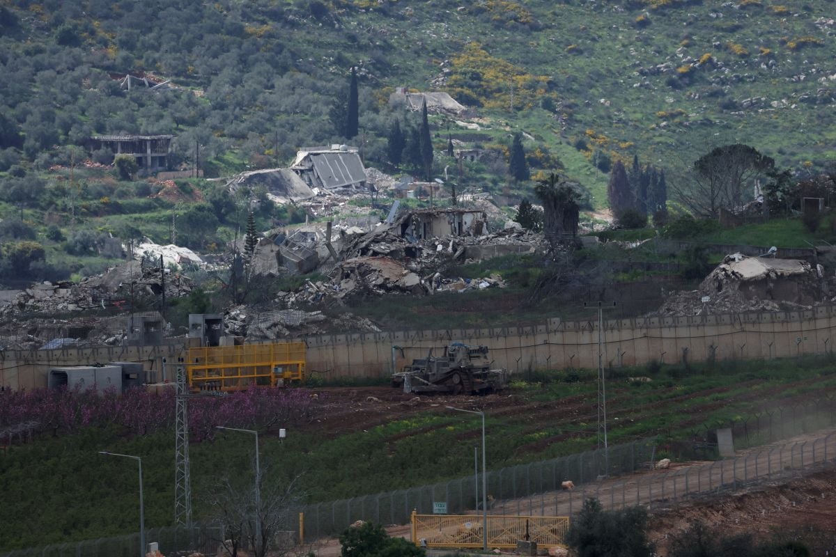 Au moins cinq morts dans des frappes israéliennes intenses sur le Sud, le Hezbollah pilonne le nord d'Israël