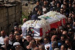 Les funérailles d'Amal Khalil à Baïssariyé, le 23 avril 2026. Photo L'Orient-Le Jour/Mohammad Yassine