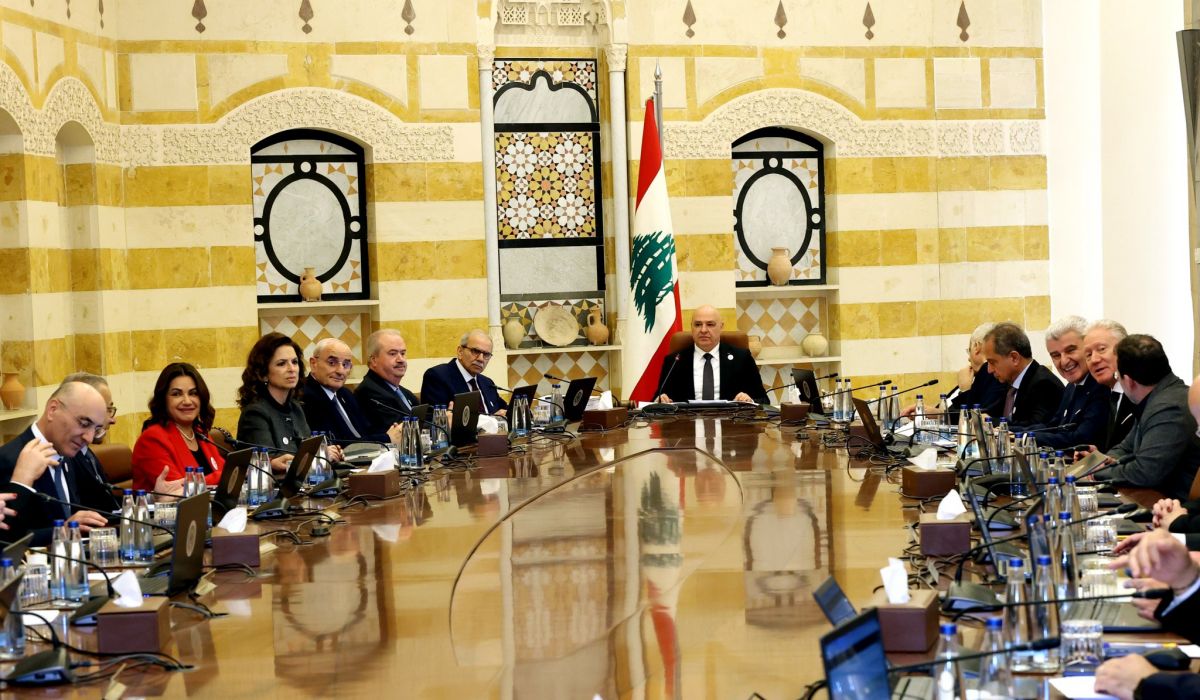 Government emphasizes diplomacy, sidesteps issue of arms monopoly