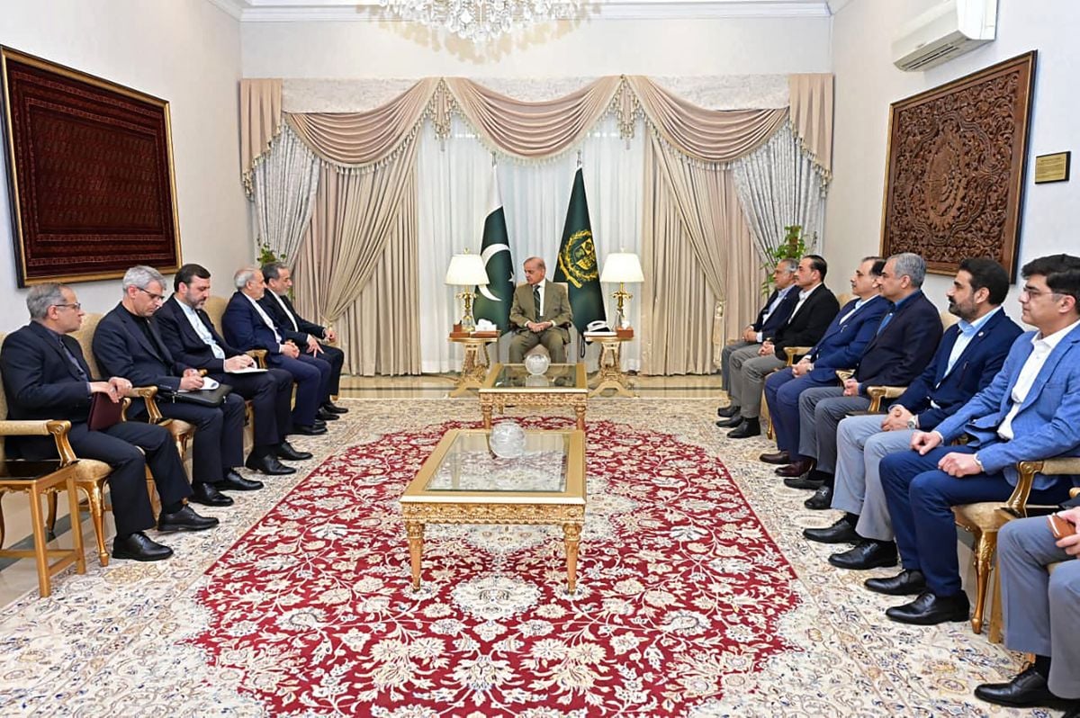 Iran says it won't accept 'maximalist demands' as Islamabad hosts peace push