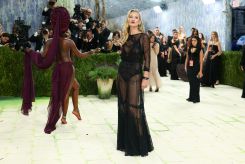 Kate Moss, divine, au Met Gala 2026. Photo Angela Weiss/ AFP Met Gala 2026