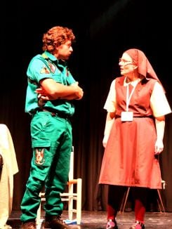 Salma Chalabi (Sœur Marie Isabelle) et Karim Chebli (l'adjudant), deux figures caricaturales de « Hanné » bien campées. Photo Charles Cremona