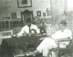 Amine Rihani avec son oncle paternel Salomon à Mérida, Yucatan, Mexique. Photo ameenrihani.org
