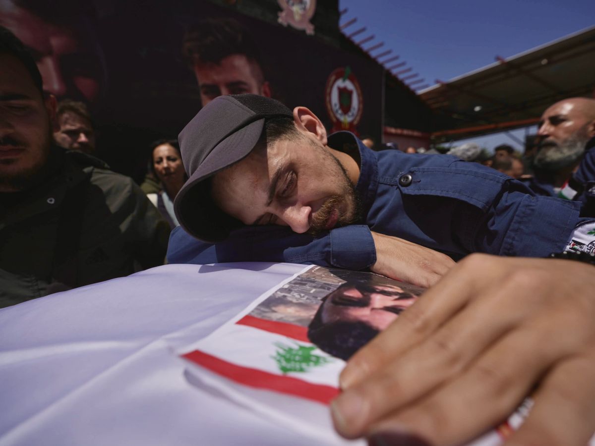 In Sour, grief and anger at three rescue workers’ funeral