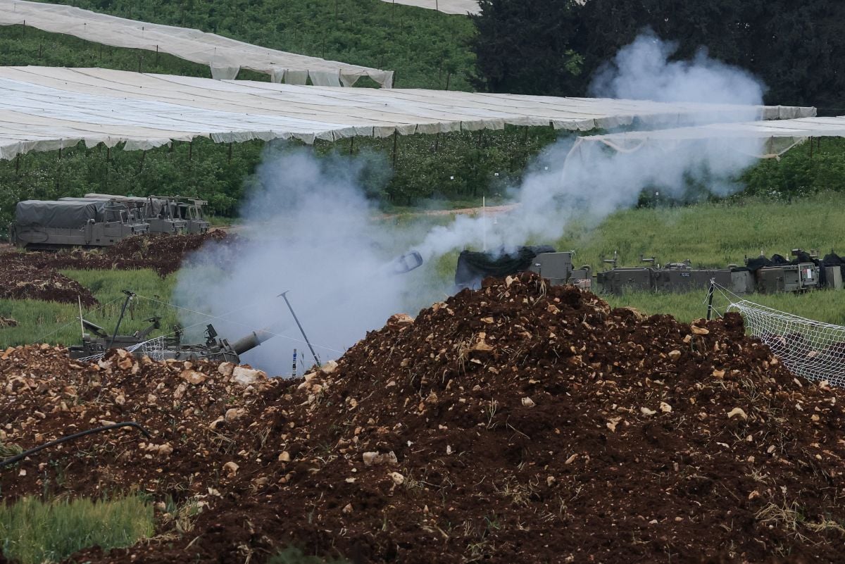 Israel bombs south Lebanon with phosphorus; it has killed more than 2,700 people in Lebanon since March 2