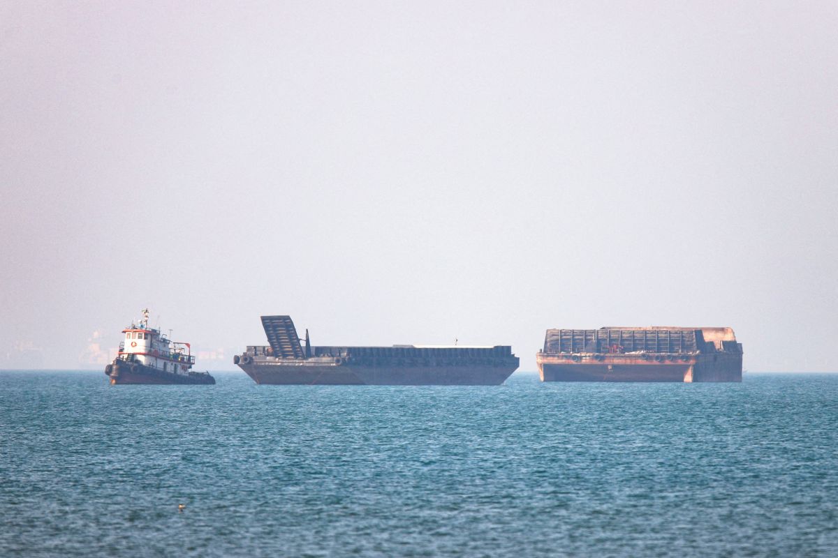 Ending the Strait of Hormuz stalemate: Washington’s high-risk move against Iran 
