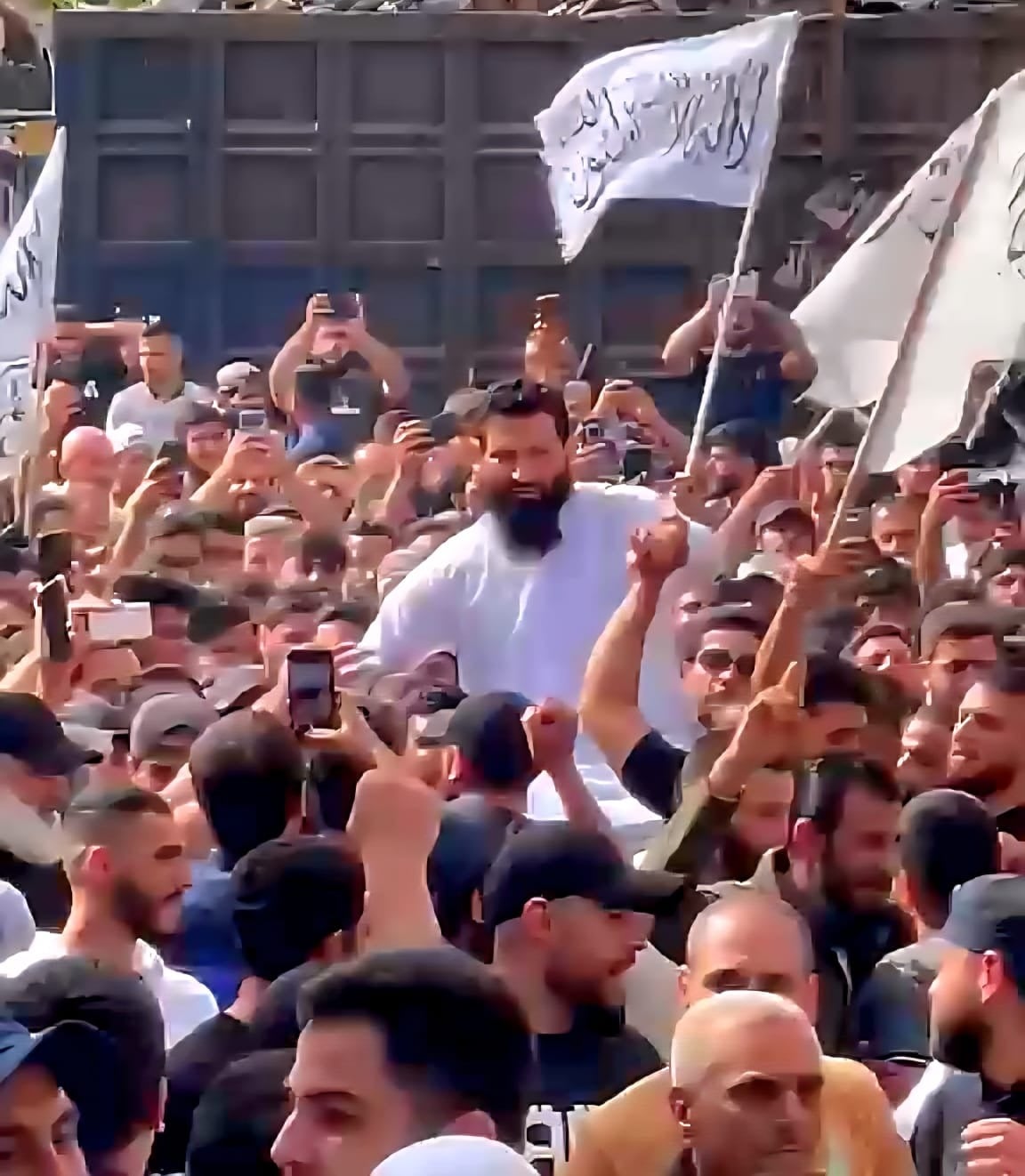 Libéré de Roumié, le cheikh Hoblos accueilli en héros à Tripoli