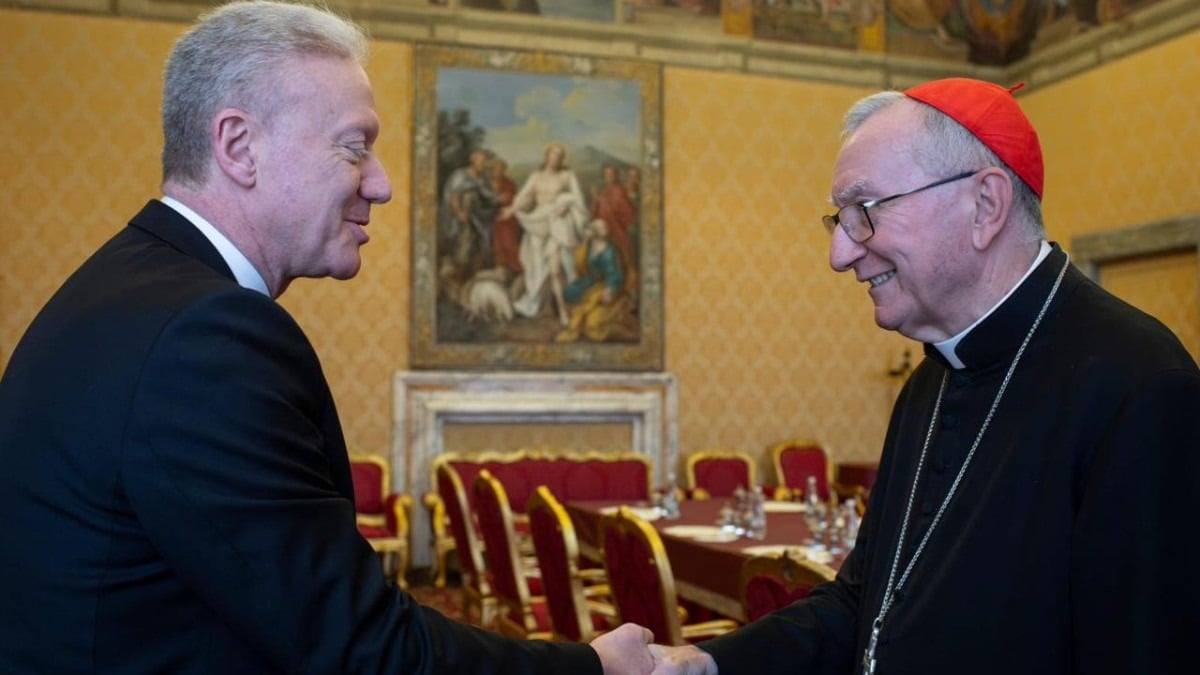 Raggi s’entretient avec le cardinal Parolin au Vatican