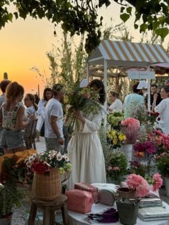 Des fleurs et des sourires. Photo fournie par Bolero Batroun