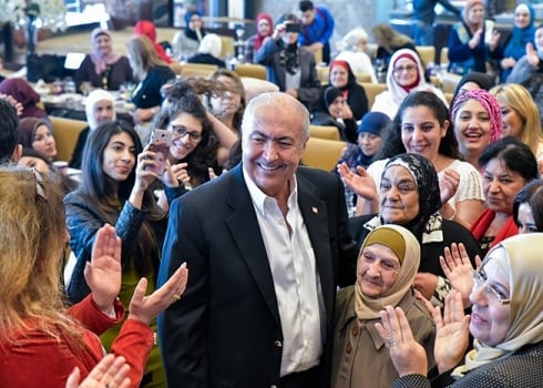 Quand la guerre propulse Fouad Makhzoumi au devant de la scène sunnite au Liban 