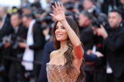 Eva Longoria arrive pour la dernière montée des marches de l’année, le 23 mai 2026. Photo Thibaud Moritz/AFP