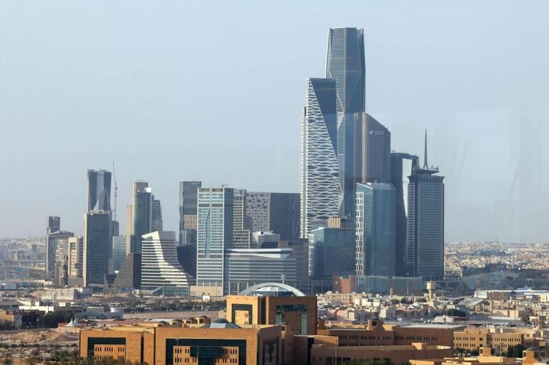Riyad suspend les nouveaux contrats de conseil alors que la guerre pèse sur ses finances, selon le « FT »
