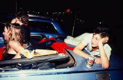 French Chris at the Drive-in, N.J, 1979. Photo Nan Goldin; Avec l'aimable autorisation du Grand Palais. 