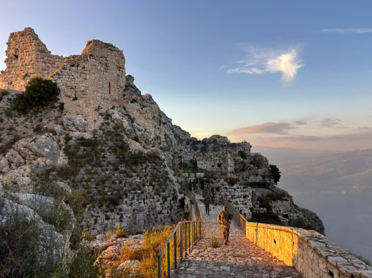 Faced with stalled negotiations, Israel imposes on Lebanon a return to the pre-2000 era
