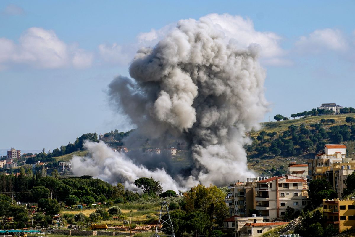 Israeli army continues escalation in south Lebanon and mobilizes reservists