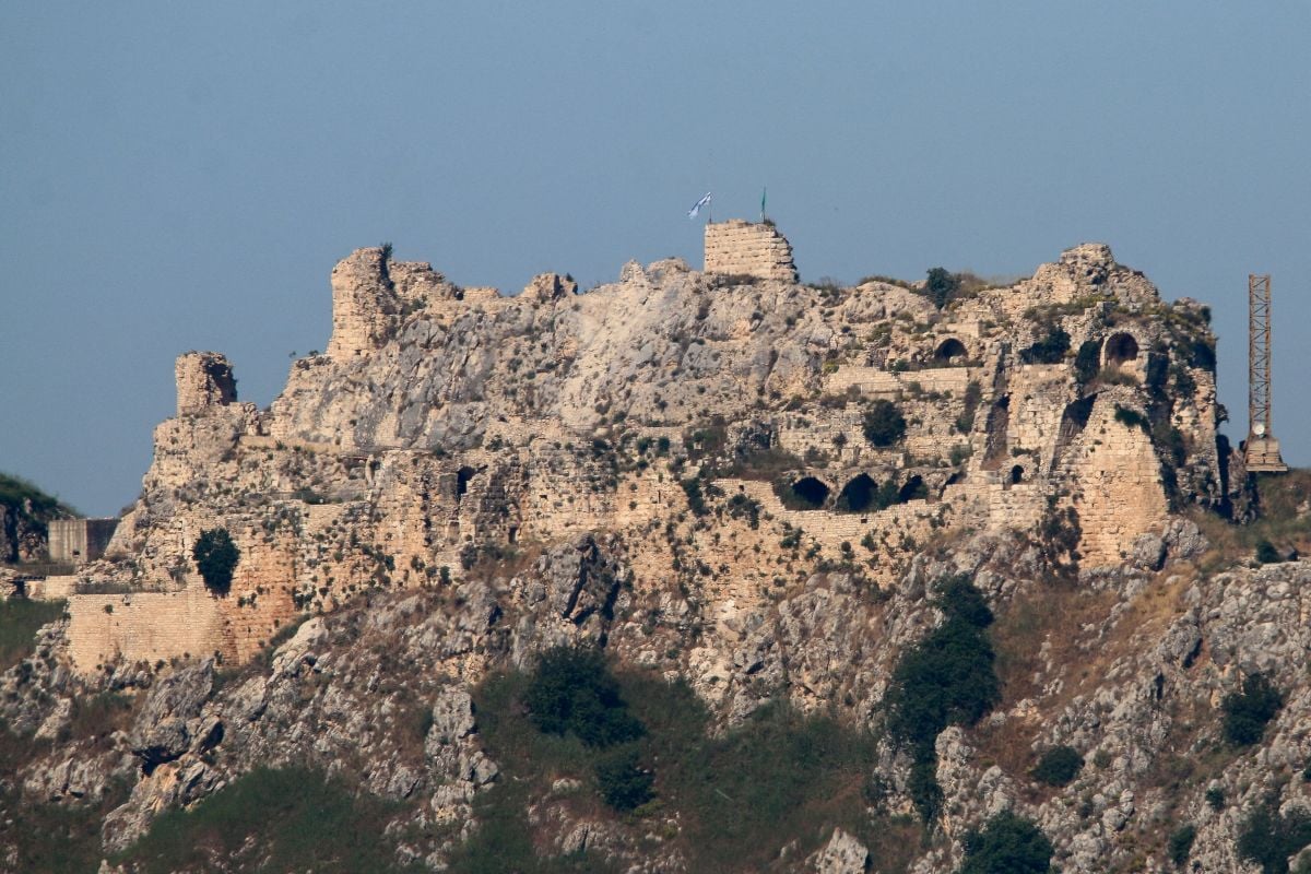 Hezbollah says it continues fighting Israeli forces at Beaufort castle