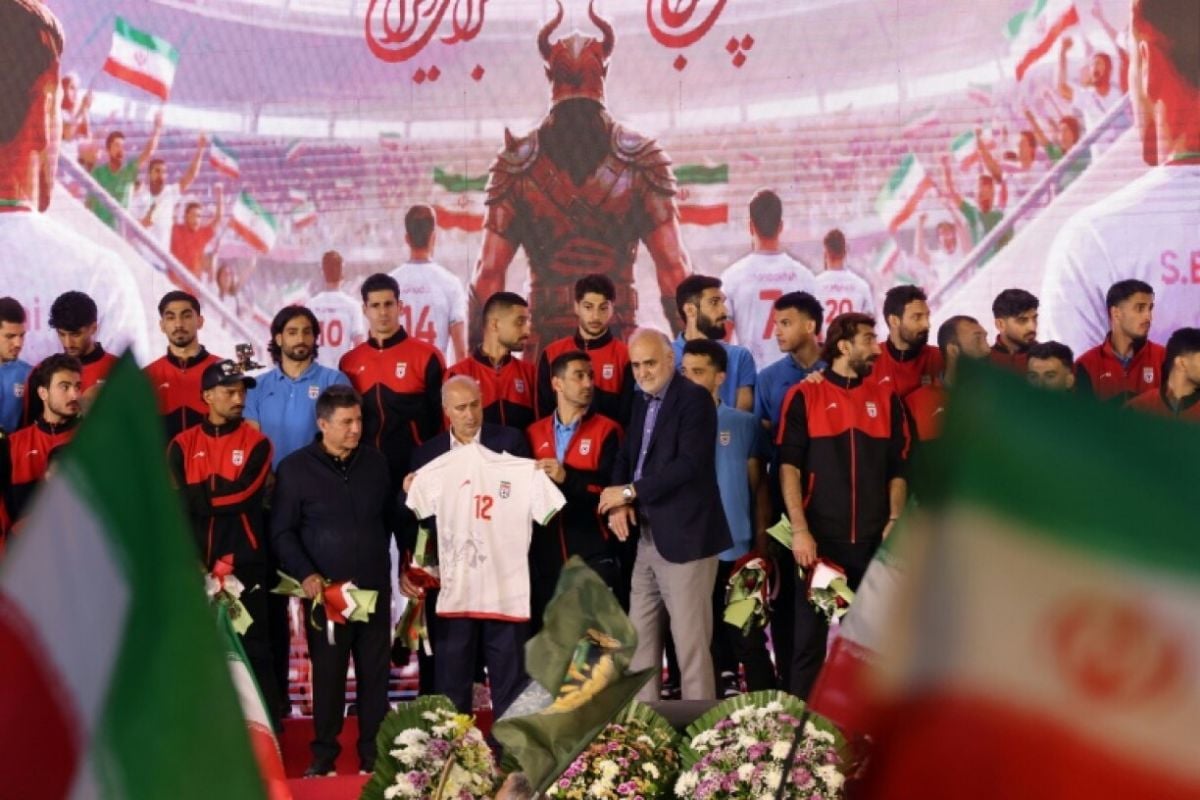 « Ce n’est pas l’Iran qui joue, mais la République islamique » : ces Iraniens de la diaspora divisés face à la Coupe du monde de football 