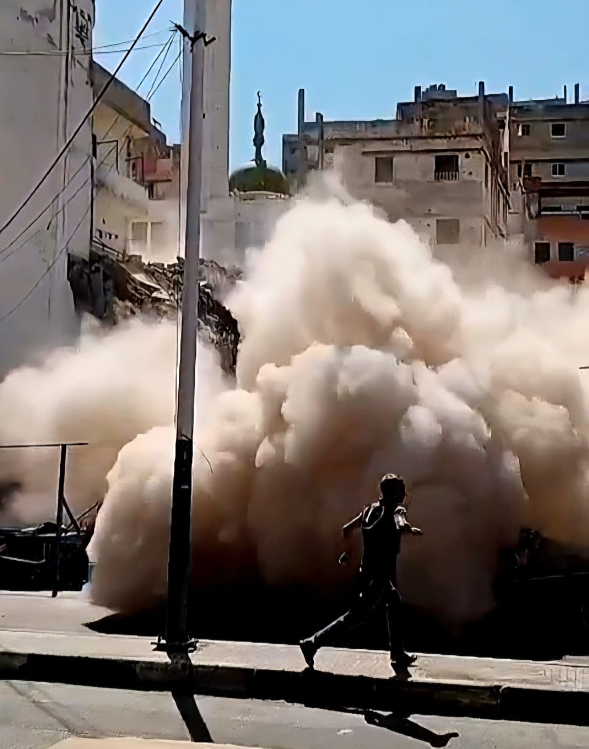 Part of building collapses in Tripoli, wounding excavator driver