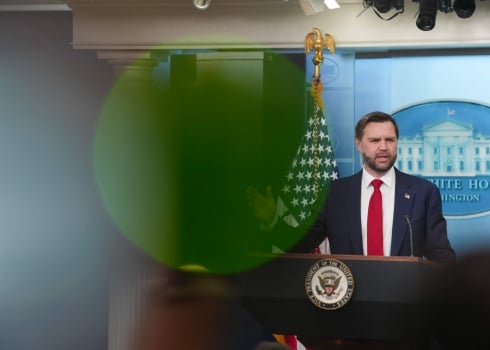 Derrière l'accord avec l'Iran, le Moyen-Orient selon JD Vance