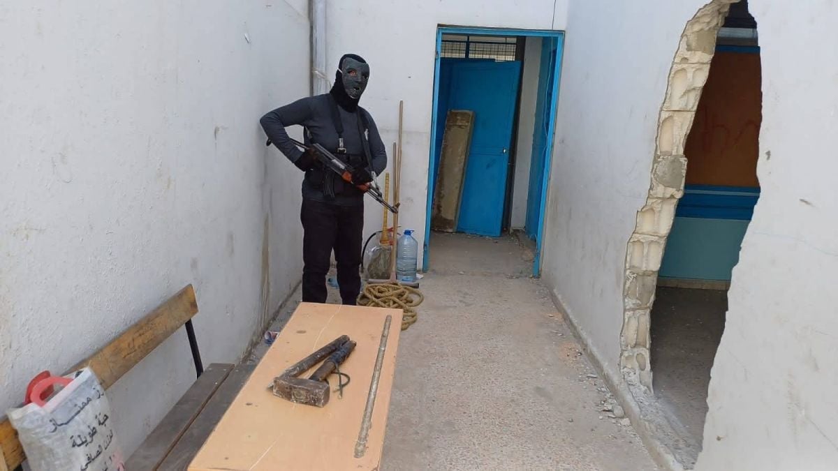Gunfire in Palestinian camp between Fatah and Islamists kills civilian