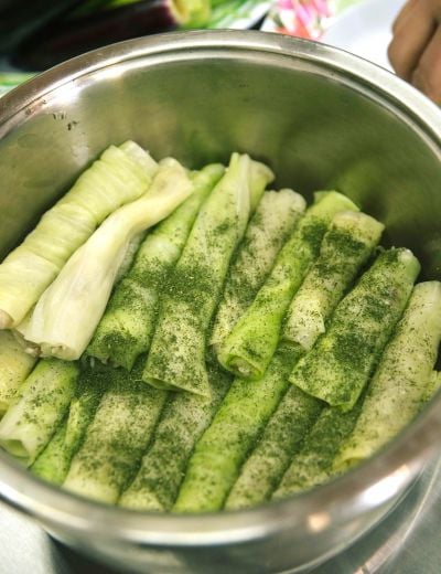 Stuffed cabbage leaves (Mehshe Malfouf)