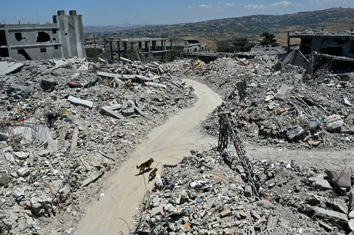 Israeli and Lebanese officials deny any partial Israeli withdrawal from 'buffer zone'