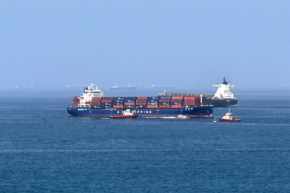 Iran fires missiles at commercial ships, Axios reports