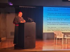 Le nonce apostolique Paolo Borgia prononçant son allocution. Photo A.A.