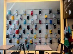 Les chaussettes de Socking Clumsy dans le café Clumsy Sip. Photo fournie par Charbel Gemayel