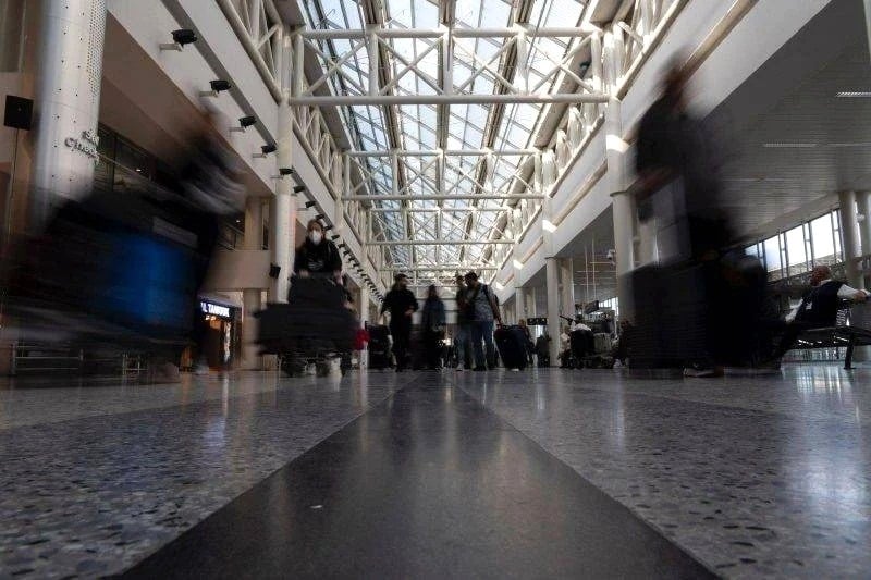 What are the risks for travelers following EASA's warning against flying over Lebanon?