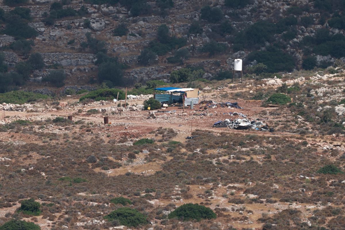 Israeli strike kills 2, medics say
