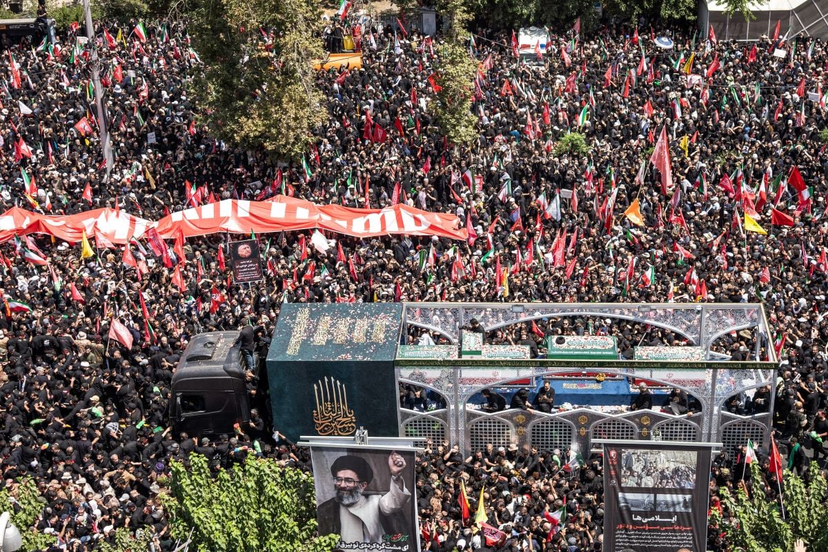 Mourners call for vengeance on Trump during Khamenei funeral procession