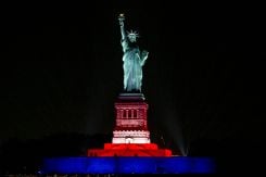 La statue de la Liberté à l'honneur pour la célébration du 250e anniversaire de l'indépendance des États-Unis sur Liberty Island, à New York, le 1er juillet 2026. Photo Angela Weiss / AFP