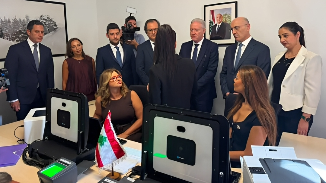 Le système de prise d'empreintes biométriques pour les passeports libanais lancé en France
