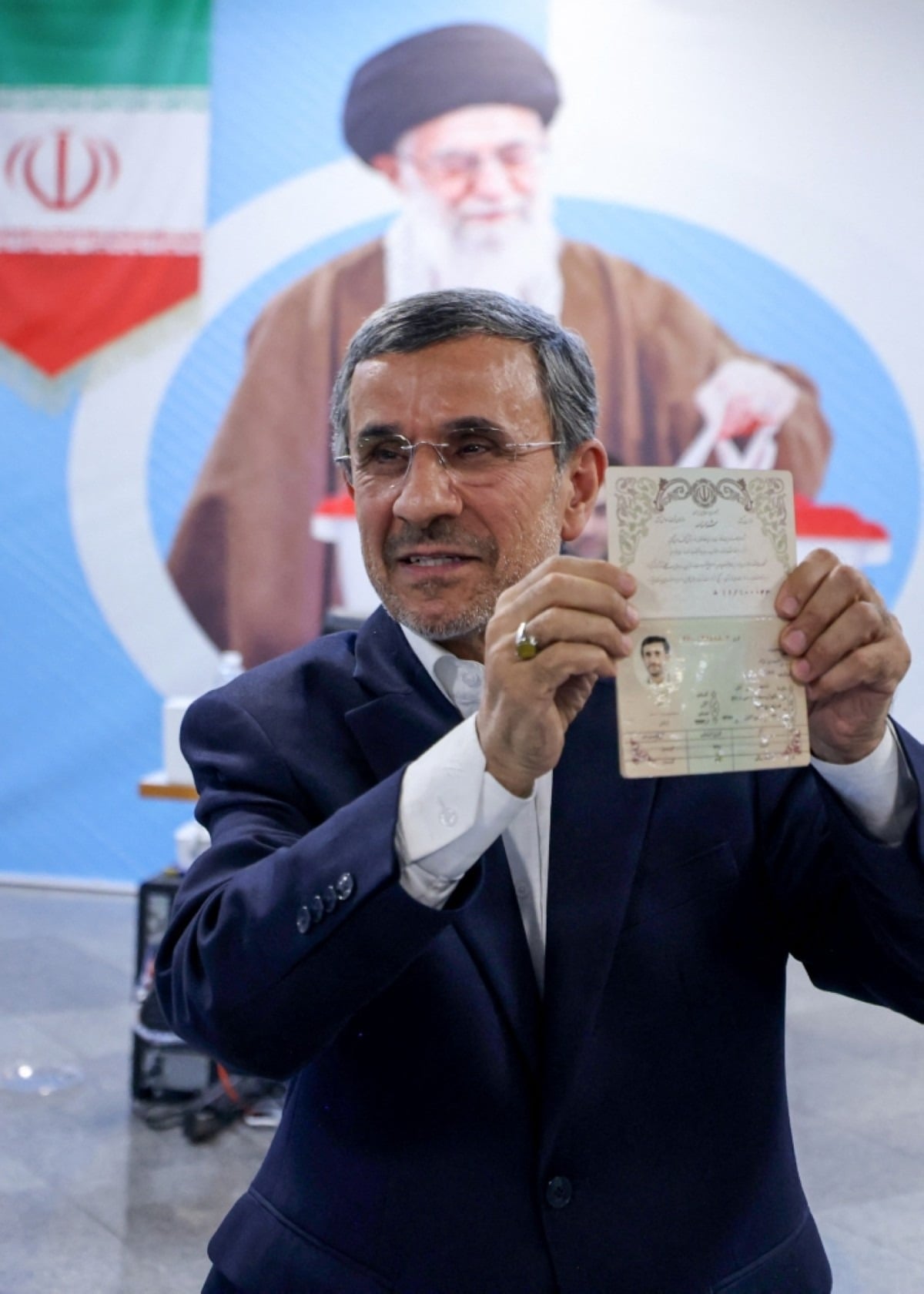 Rencontres à l'étranger, exfiltration à Téhéran: le Mossad aurait tenté de placer Ahmadinejad à la tête de l'Iran