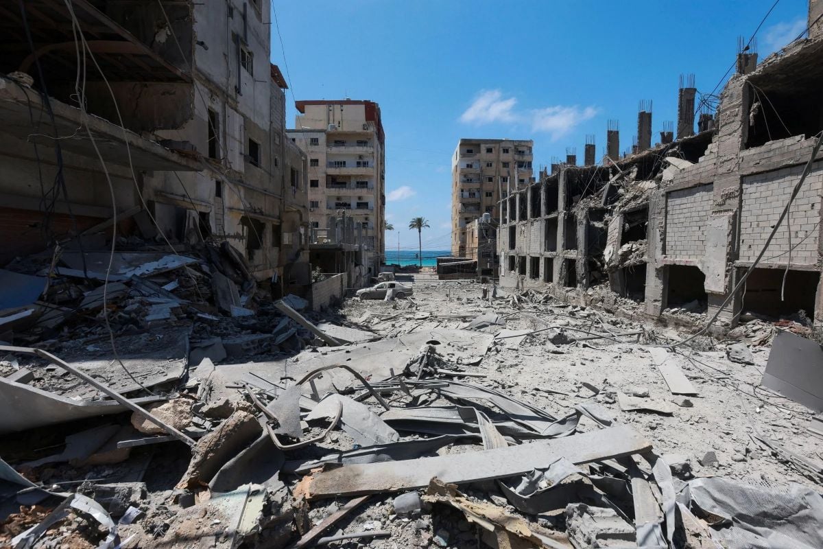 Makki assesses damage with European and Canadian ambassadors