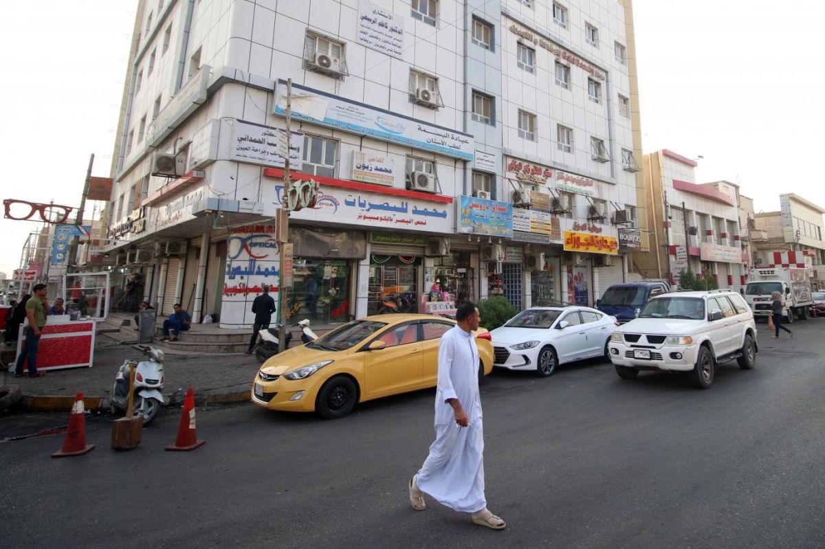 How the lack of sidewalks further isolates women in southern Iraqi cities