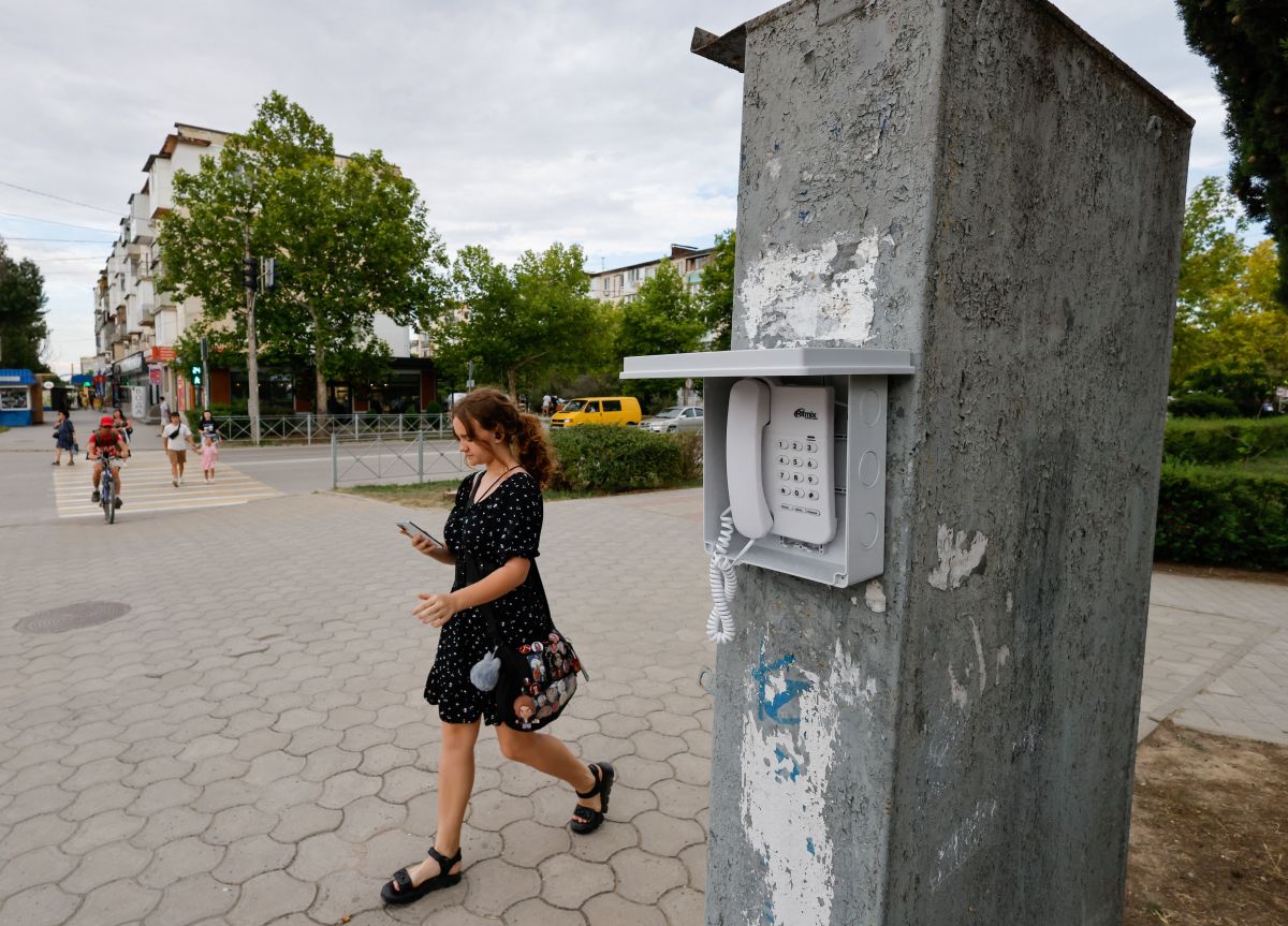 La Crimée remet en service des téléphones publics fixes pour les appels d'urgence