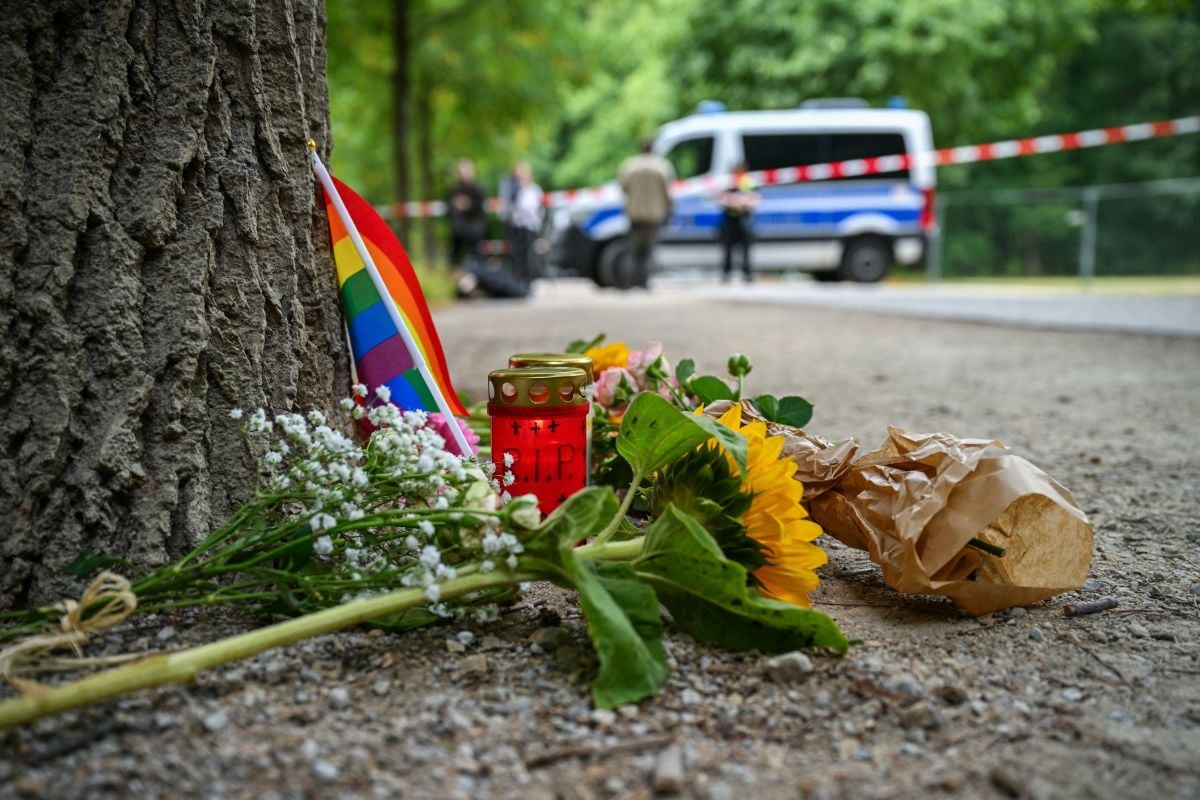 German police hunt Lebanese-born IS suspect after Berlin Pride attack