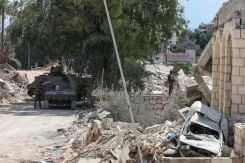 Des membres de l'armée libanaise montent la garde à Zaoutar el-Gharbiyé, dans le cadre d'un plan négocié sous médiation américaine, dans le sud du Liban, le 26 juillet 2026. Photo Aziz Taher / Reuters