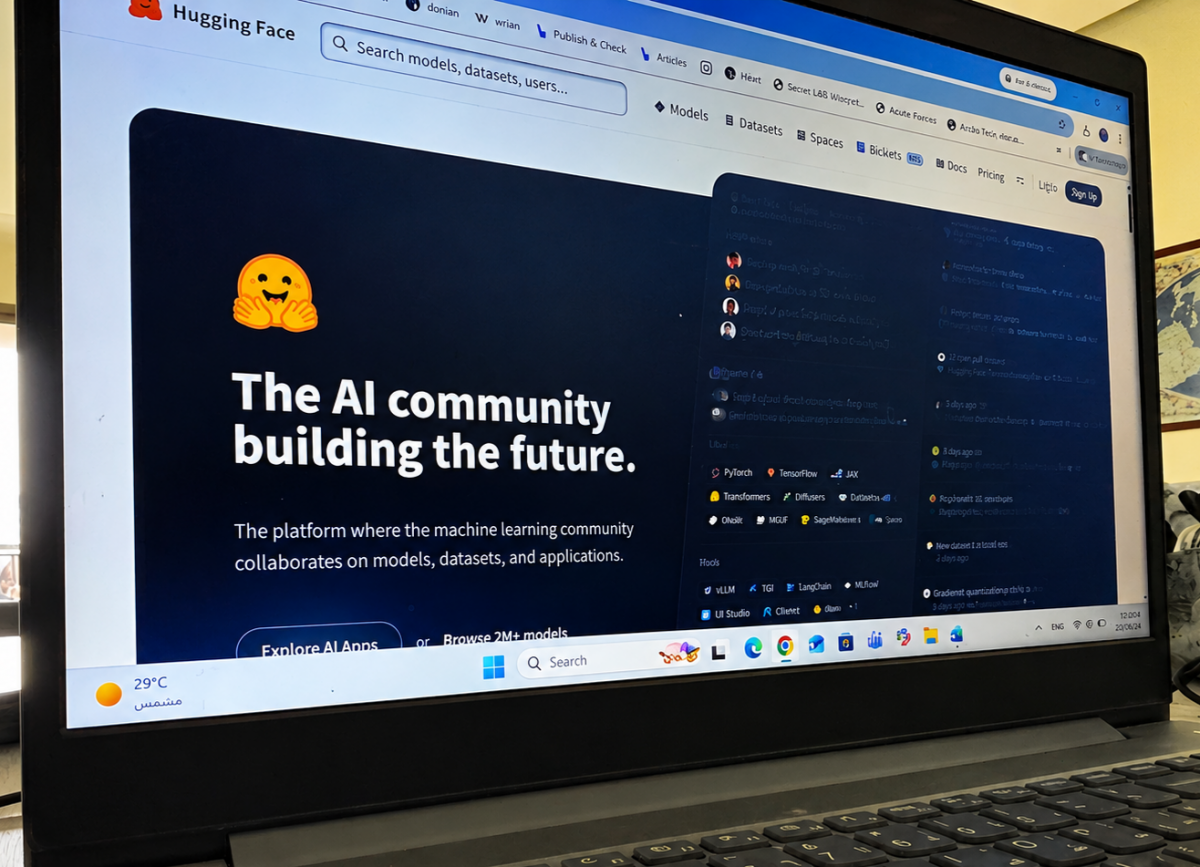 ChatGPT pirate Hugging Face: The first battles between AIs?